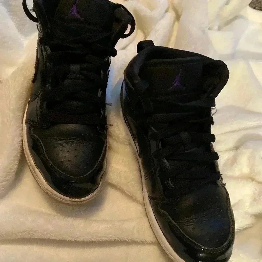 Jordan 1 mid black/dark concord/white‎ Boys shoes size 3Y